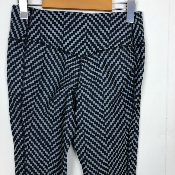 Nike Legend 2.0 Dri Fit Zig-Zag Capri Leggings Sz S - Picture 11 of 14